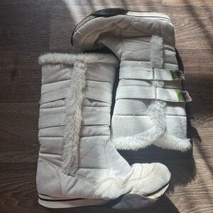 Vintage American Eagle White Snow Boots